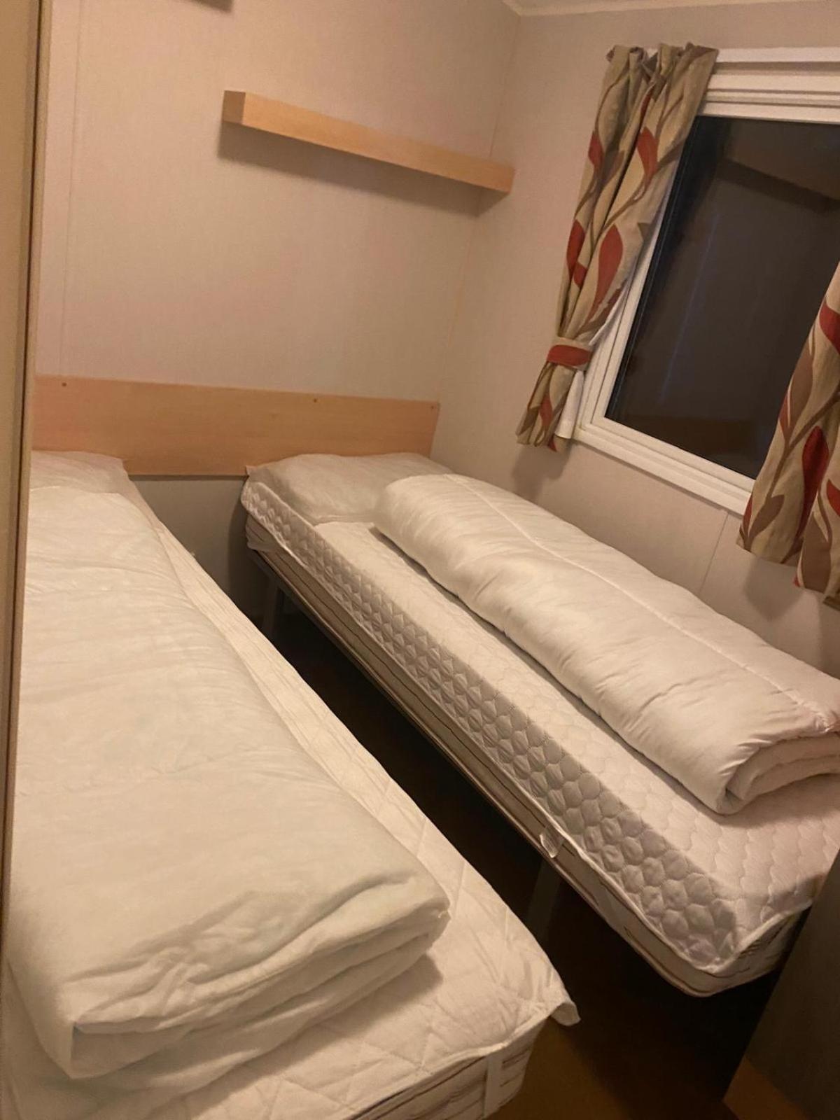 Great 8 Berth Caravan For Hire At Seawick Holiday Park In Essex Ref 27227Sw Clacton-on-Sea Eksteriør bilde